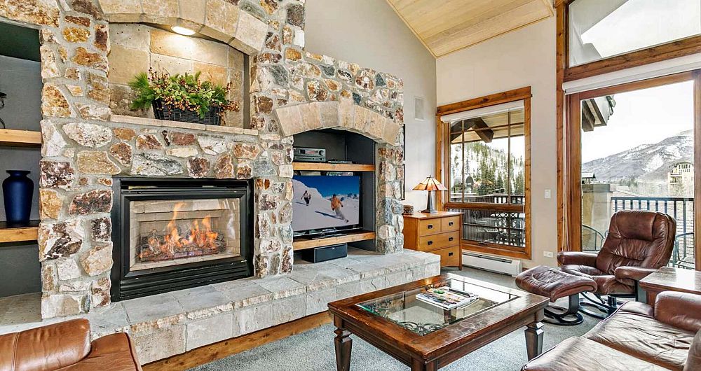 Spacious Vail apartments with great mountain views. Photo: Antler's Vail - image_2